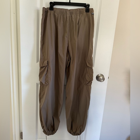 New Balance Women's Taupe Cargo Jogger Pants - Picture 2 of 3